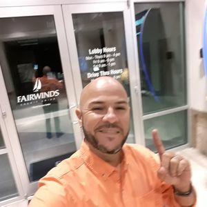 Meet your Posher, Carlos joel